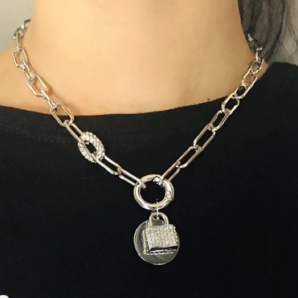 🌟 Platinum Plated Rhinestone Lock Necklace - Picture 5 of 5